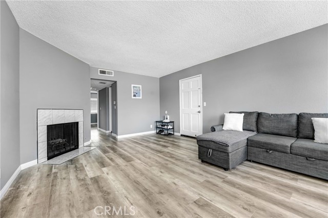 8020 Langdon Avenue, Van Nuys CA: https://media.crmls.org/medias/c29c6a61-c1e2-4bfe-962a-230d8dc64ffd.jpg