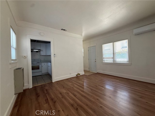 61 N Chester Avenue, Pasadena CA: https://media.crmls.org/medias/c29c8849-0aed-4665-8a11-f9ff77de69df.jpg