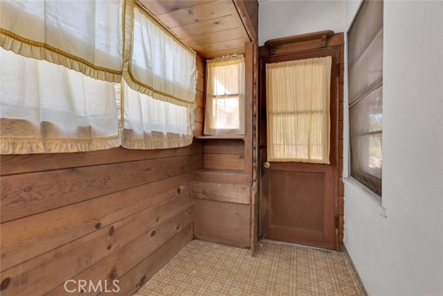 6252 Camellia Avenue, North Hollywood CA: https://media.crmls.org/medias/c29de10f-9c43-40bc-9342-a91dbc6d991c.jpg