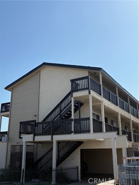 1126 Raymond Avenue, Long Beach CA: https://media.crmls.org/medias/c29e2665-bbc0-4738-91f6-c66441f490a3.jpg