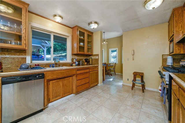 Detail Gallery Image 16 of 61 For 13449 Anderson Rd, Lower Lake,  CA 95457 - 4 Beds | 3 Baths