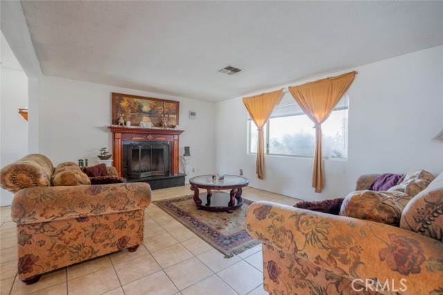 5111 W Avenue M2, Lancaster CA: https://media.crmls.org/medias/c29e6a8c-879a-4b2d-9a42-e46d689d534b.jpg