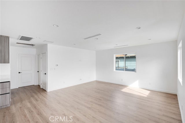 10333 Scoville Avenue photo 4