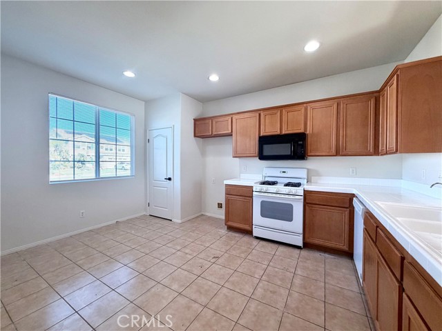 Detail Gallery Image 4 of 16 For 1042 Sun up, San Jacinto,  CA 92582 - 3 Beds | 2 Baths