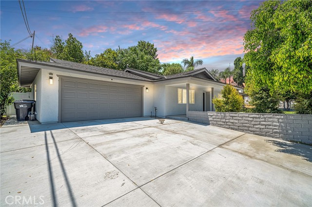 Detail Gallery Image 2 of 49 For 2975 Riverside Dr, Chino,  CA 91710 - 4 Beds | 2 Baths
