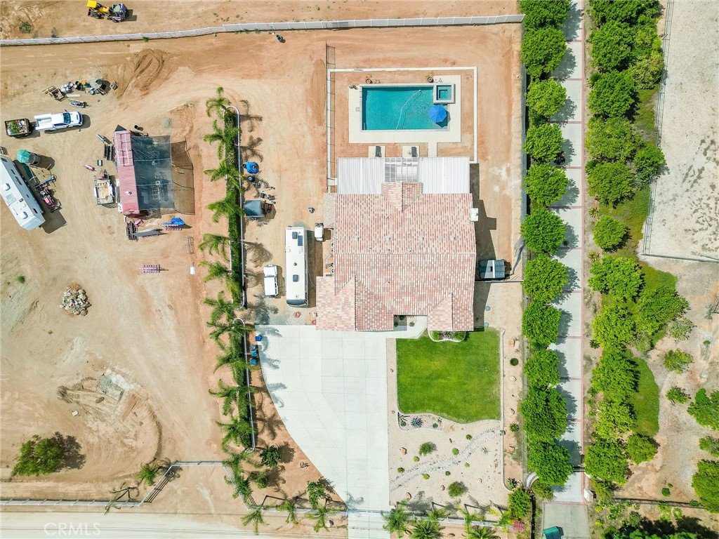https://media.crmls.org/medias/c2a041df-71af-4b70-bc87-4805db829906.jpg?preset=X-Large