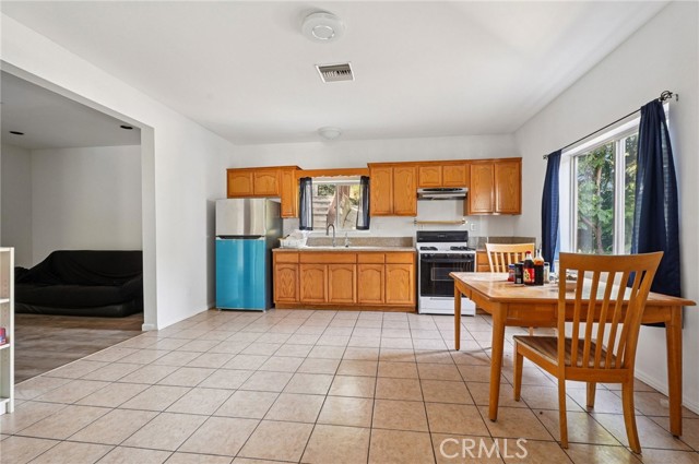 Detail Gallery Image 6 of 30 For 3728 Borel St, Los Angeles,  CA 90031 - 3 Beds | 2 Baths