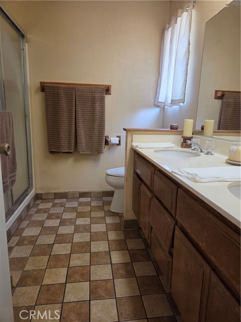 13581 Scarborough Place, Chino CA: https://media.crmls.org/medias/c2a0c0f2-3488-46f4-aefe-50c7a854d6a0.jpg