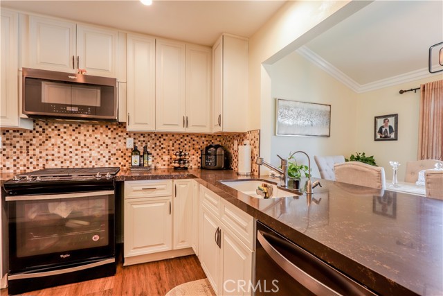 Detail Gallery Image 10 of 27 For 1401 Pinon Pl #1,  Fullerton,  CA 92835 - 3 Beds | 2 Baths