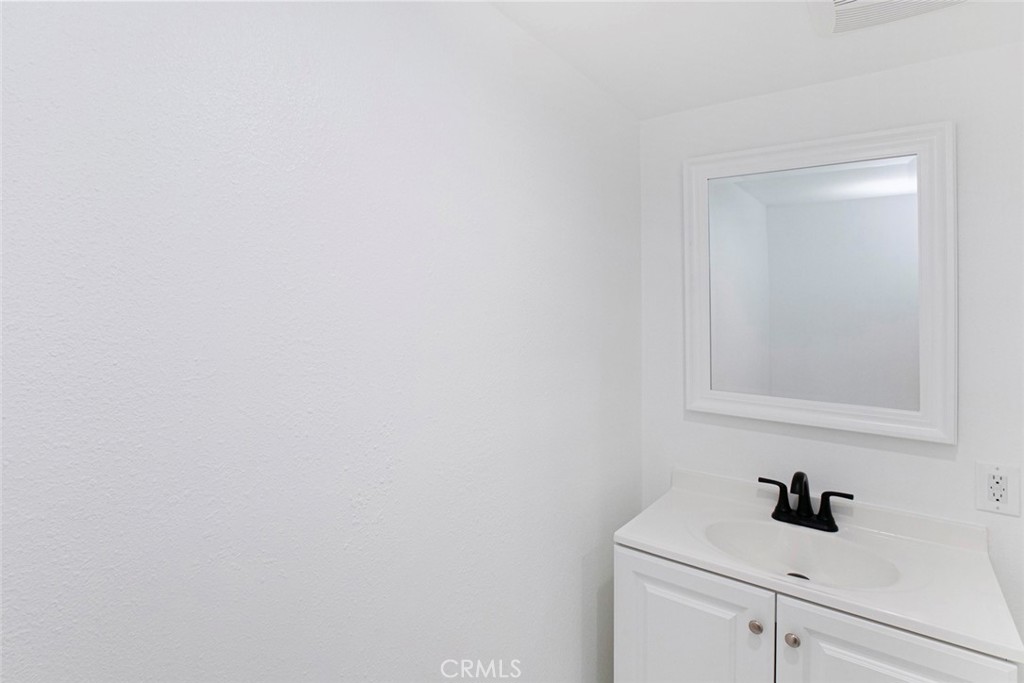 https://media.crmls.org/medias/c2a21fc8-918f-445d-bf8e-90d999c75278.jpg?preset=X-Large