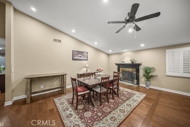 Detail Gallery Image 15 of 35 For 28148 Bakerton Ave, Canyon Country,  CA 91351 - 4 Beds | 2 Baths