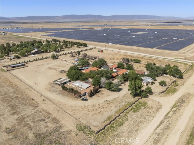 15374 Gaskell Road, Rosamond CA: https://media.crmls.org/medias/c2a39f1b-e820-49af-a99b-6c95f5c0aea3.jpg
