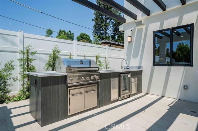 521 N Sparks Street, Burbank CA: https://media.crmls.org/medias/c2a3b3c3-aa1f-475a-b8cd-b3737f46ee69.jpg