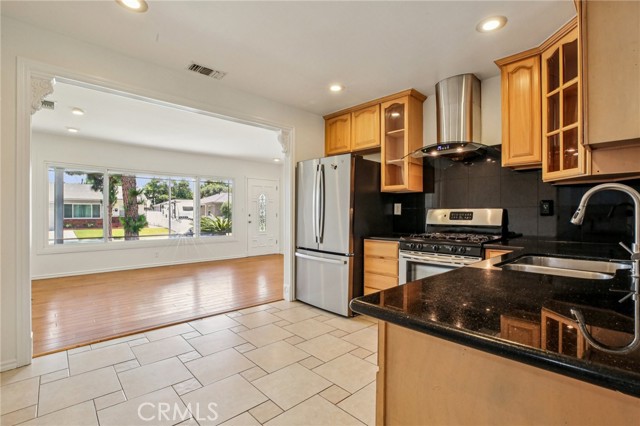 Detail Gallery Image 8 of 28 For 5033 Premiere Ave, Lakewood,  CA 90712 - 3 Beds | 2 Baths