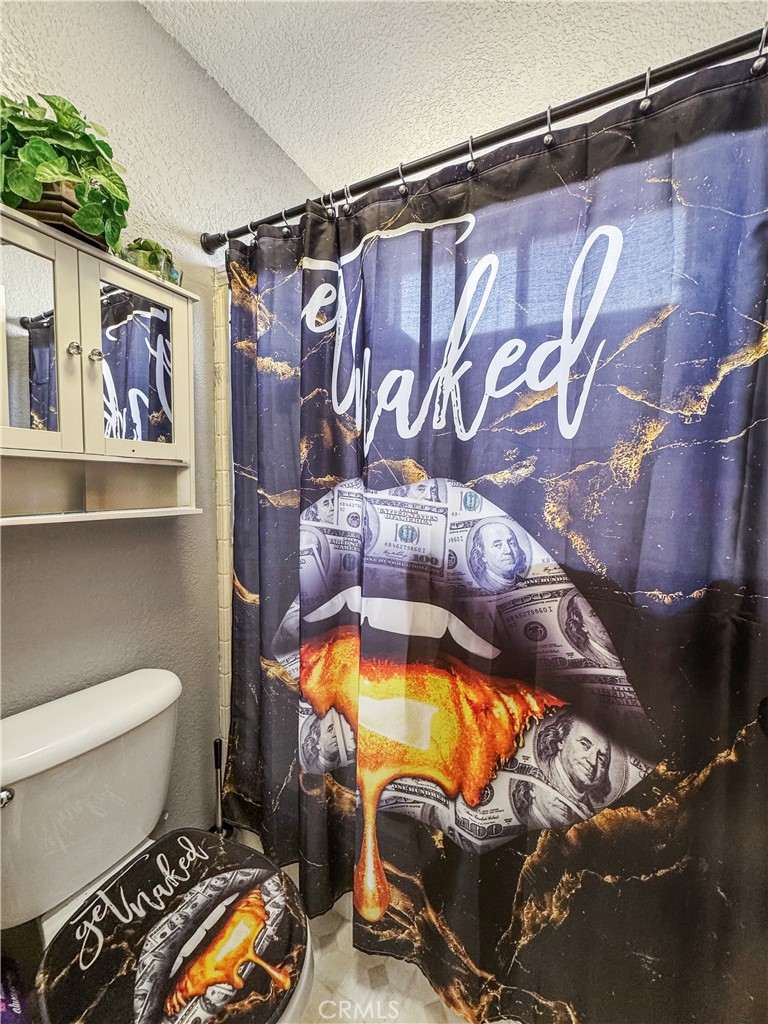 https://media.crmls.org/medias/c2a40349-f903-4ed4-9b40-63aa89fd2ec7.jpg?preset=X-Large