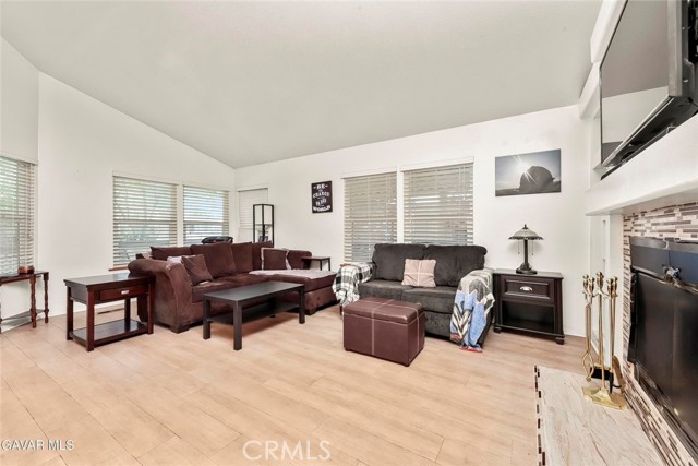 Detail Gallery Image 4 of 30 For 40701 Rancho Vista Bld #142,  Palmdale,  CA 93551 - 3 Beds | 2/1 Baths