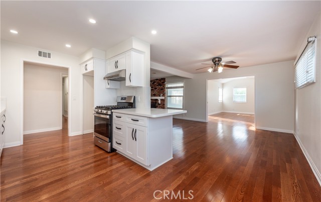 Detail Gallery Image 8 of 22 For 1207 Sycamore, Fullerton,  CA 92831 - 3 Beds | 2 Baths