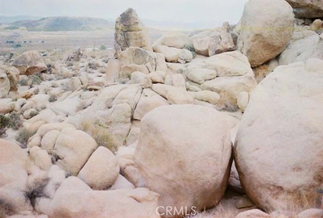9 Stoney Crest Road, Joshua Tree CA: https://media.crmls.org/medias/c2a58b62-a510-4912-8855-d8ea28069c20.jpg