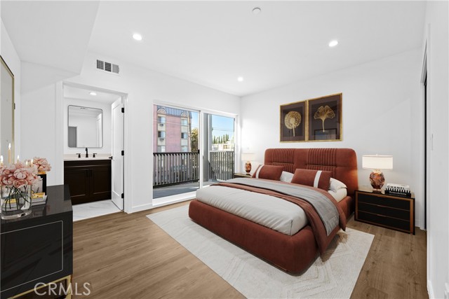 Detail Gallery Image 29 of 36 For 1342 Kingsley #1,  Los Angeles,  CA 90027 - 4 Beds | 4/1 Baths