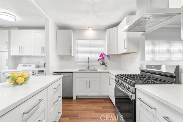 Detail Gallery Image 11 of 24 For 2027 W 70th St, Los Angeles,  CA 90047 - 3 Beds | 2 Baths