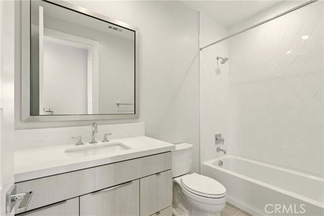 208 Stage, Irvine CA: https://media.crmls.org/medias/c2a61fda-e640-40a1-9e5d-52a957165ea0.jpg
