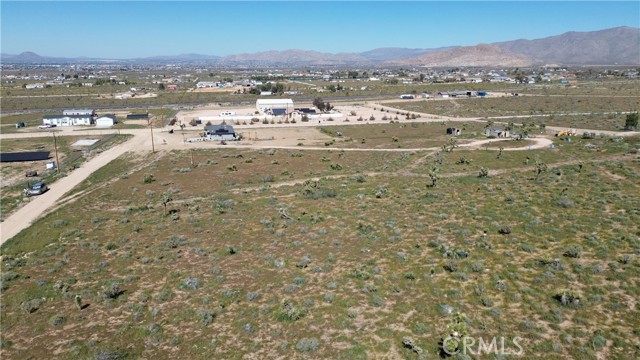 Detail Gallery Image 4 of 15 For 10233 Cerra Vista St, Apple Valley,  CA 92308 - – Beds | – Baths