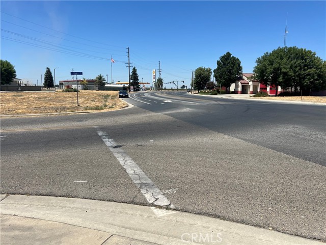 Detail Gallery Image 4 of 12 For 1 M St, Tulare,  CA 93274 - – Beds | – Baths