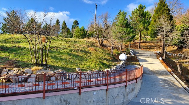 30539 Holly Drive, Running Springs, CA 92382