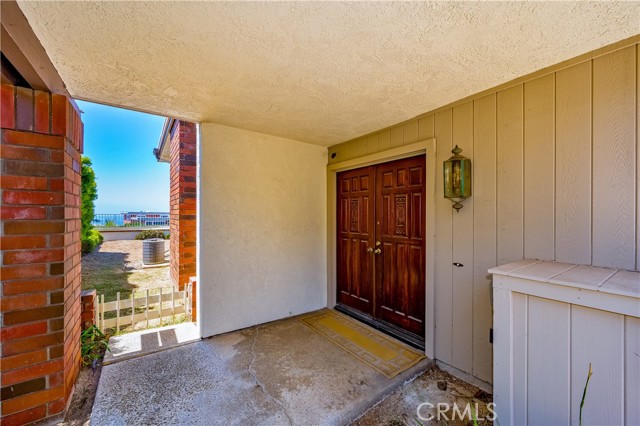 21 Beachcomber Drive, Corona del Mar CA: https://media.crmls.org/medias/c2a9162b-0ef7-47b7-9fa7-eabe01943de8.jpg