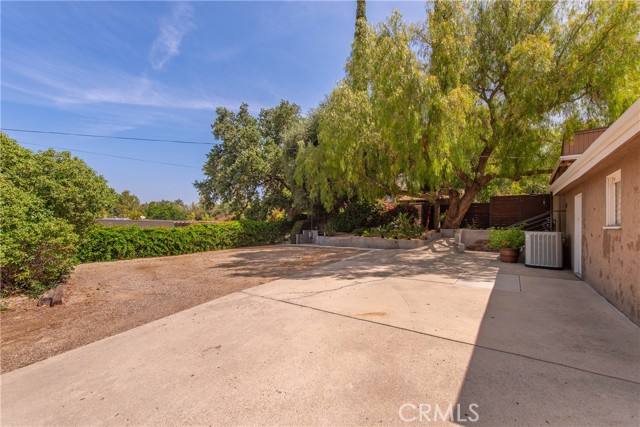5893 Oak Knolls Road, Simi Valley CA: https://media.crmls.org/medias/c2a98059-b5a8-44a3-a68d-6818d172966f.jpg