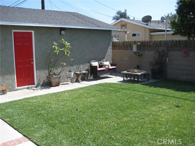 Detail Gallery Image 26 of 27 For 11408 214th, Lakewood,  CA 90715 - 3 Beds | 1/1 Baths