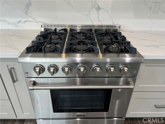 Detail Gallery Image 5 of 42 For 18614 Liggett St, Northridge,  CA 91324 - 5 Beds | 3/1 Baths