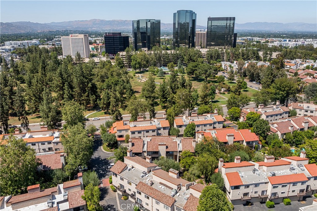 https://media.crmls.org/medias/c2aa517f-0826-420c-be7a-ce8ae1936e75.jpg?preset=X-Large