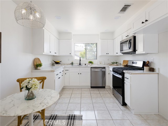 23238 Colony Park Drive, Carson CA: https://media.crmls.org/medias/c2abd57b-ec0c-4500-a6a4-8cfb3e8e06d2.jpg