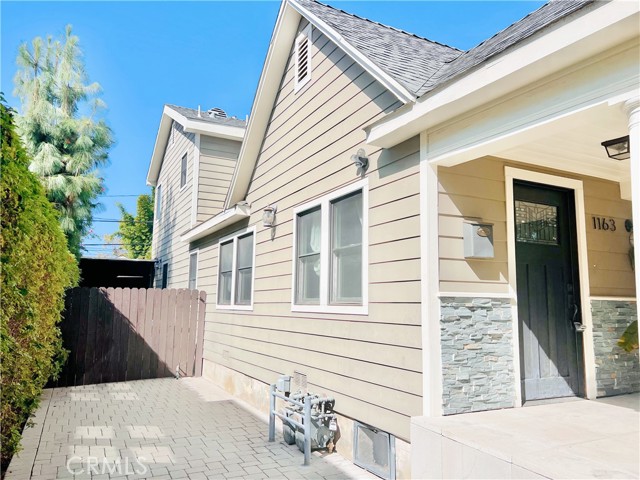 Detail Gallery Image 2 of 13 For 1163 N Poinsettia Pl, West Hollywood,  CA 90046 - 2 Beds | 2 Baths