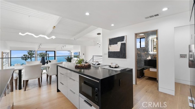 Detail Gallery Image 12 of 55 For 1095 Miramar, Laguna Beach,  CA 92651 - 3 Beds | 2 Baths