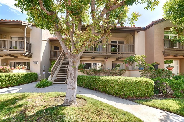 Detail Gallery Image 3 of 49 For 215 S Cross Creek Rd #E,  Orange,  CA 92869 - 1 Beds | 1 Baths