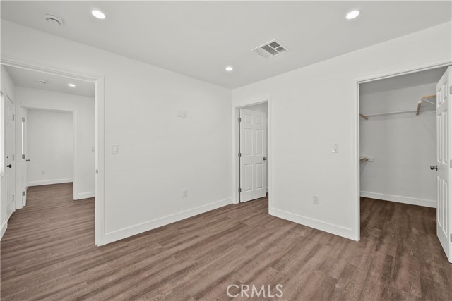 Detail Gallery Image 15 of 18 For 10558 Laurel Canyon Blvd, Pacoima,  CA 91331 - 5 Beds | 3 Baths