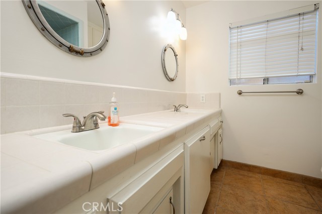 Detail Gallery Image 15 of 33 For 2416 Bladen, Bakersfield,  CA 93309 - 3 Beds | 2 Baths