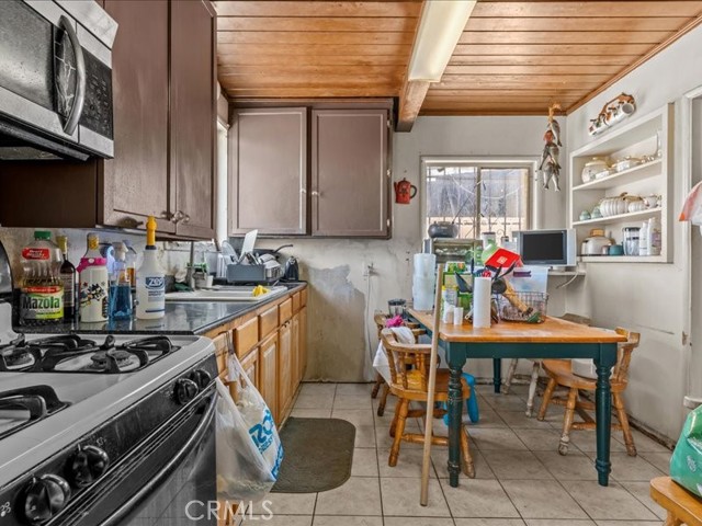 Detail Gallery Image 13 of 44 For 13079 Daventry St, Pacoima,  CA 91331 - 2 Beds | 1 Baths