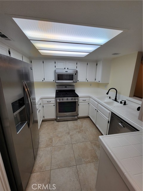 Detail Gallery Image 18 of 43 For 682 Azure Ln #1,  Corona,  CA 92879 - 3 Beds | 2 Baths