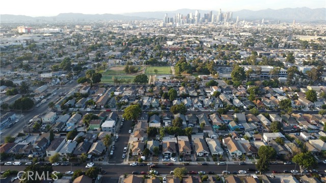 405 E 43rd Place, Los Angeles CA: https://media.crmls.org/medias/c2b025ef-40f8-40b5-82ab-9238e5f6015c.jpg