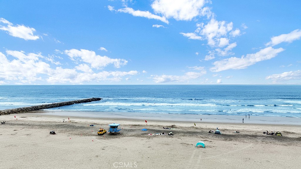 https://media.crmls.org/medias/c2b0319c-5a0b-4480-b5ad-a29205540a17.jpg?preset=X-Large
