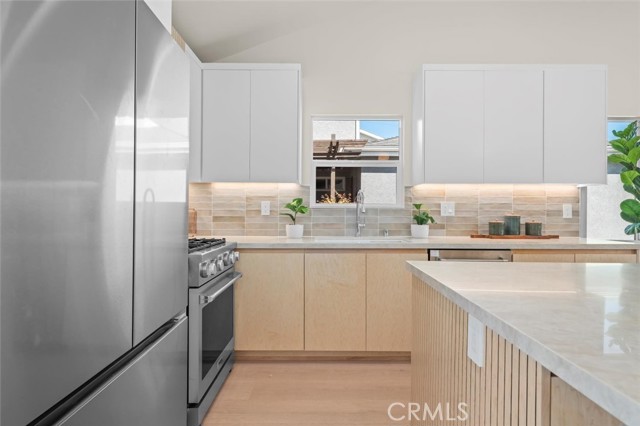2411 Thomas Avenue, Redondo Beach CA: https://media.crmls.org/medias/c2b0511f-94fe-4789-8909-8228a509f10e.jpg