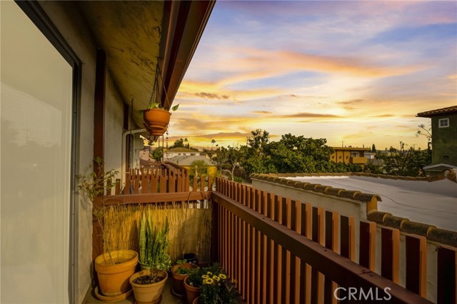 3813 Huron AVE Unit: 4