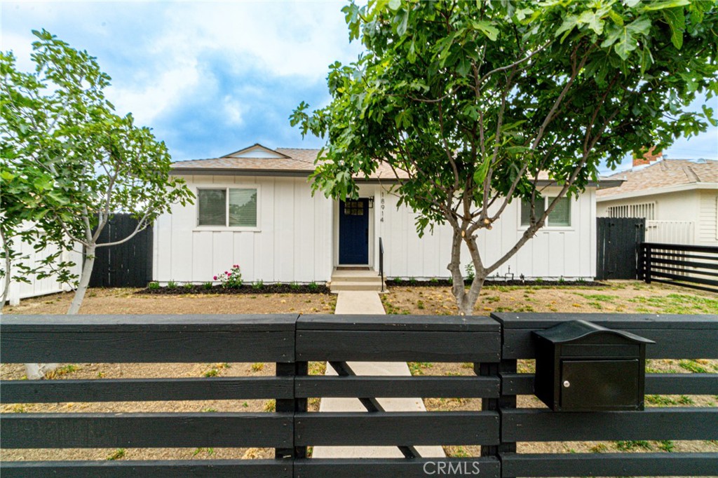 18914 Saticoy Street, Reseda, CA 91335