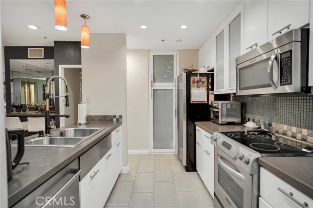 Detail Gallery Image 5 of 15 For 1201 Larrabee St #107,  West Hollywood,  CA 90069 - 2 Beds | 2 Baths
