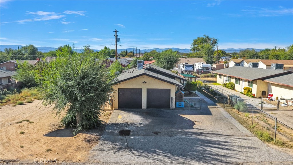 Duplex at 16411 Chestnut Street