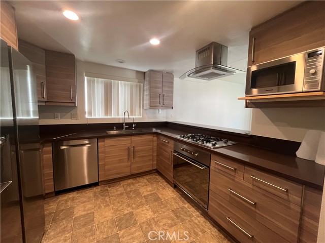 Detail Gallery Image 9 of 24 For 3252 Candlewood, Torrance,  CA 90505 - 3 Beds | 3 Baths