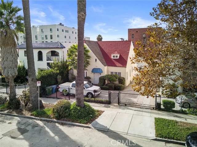 Detail Gallery Image 1 of 7 For 711 S Gramercy Pl, Los Angeles,  CA 90005 - 5 Beds | 4 Baths